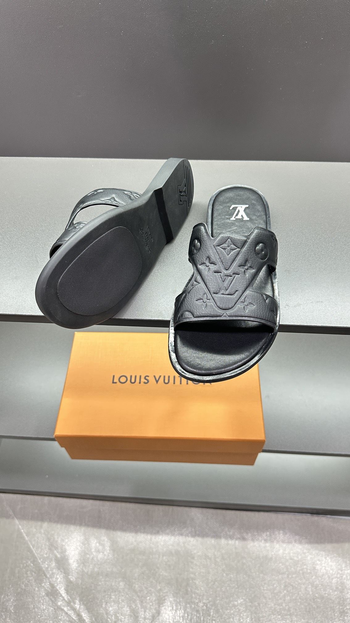 Louis Vuitton Slippers